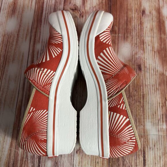 Dansko Vegan VOLLEY Womens Size EU 39 US 8.5-9 Red White Palm Canvas Clogs Shoes - Picture 6 of 10